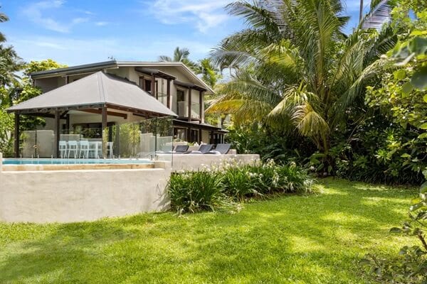 Relaxing Newell Beach Accommodation