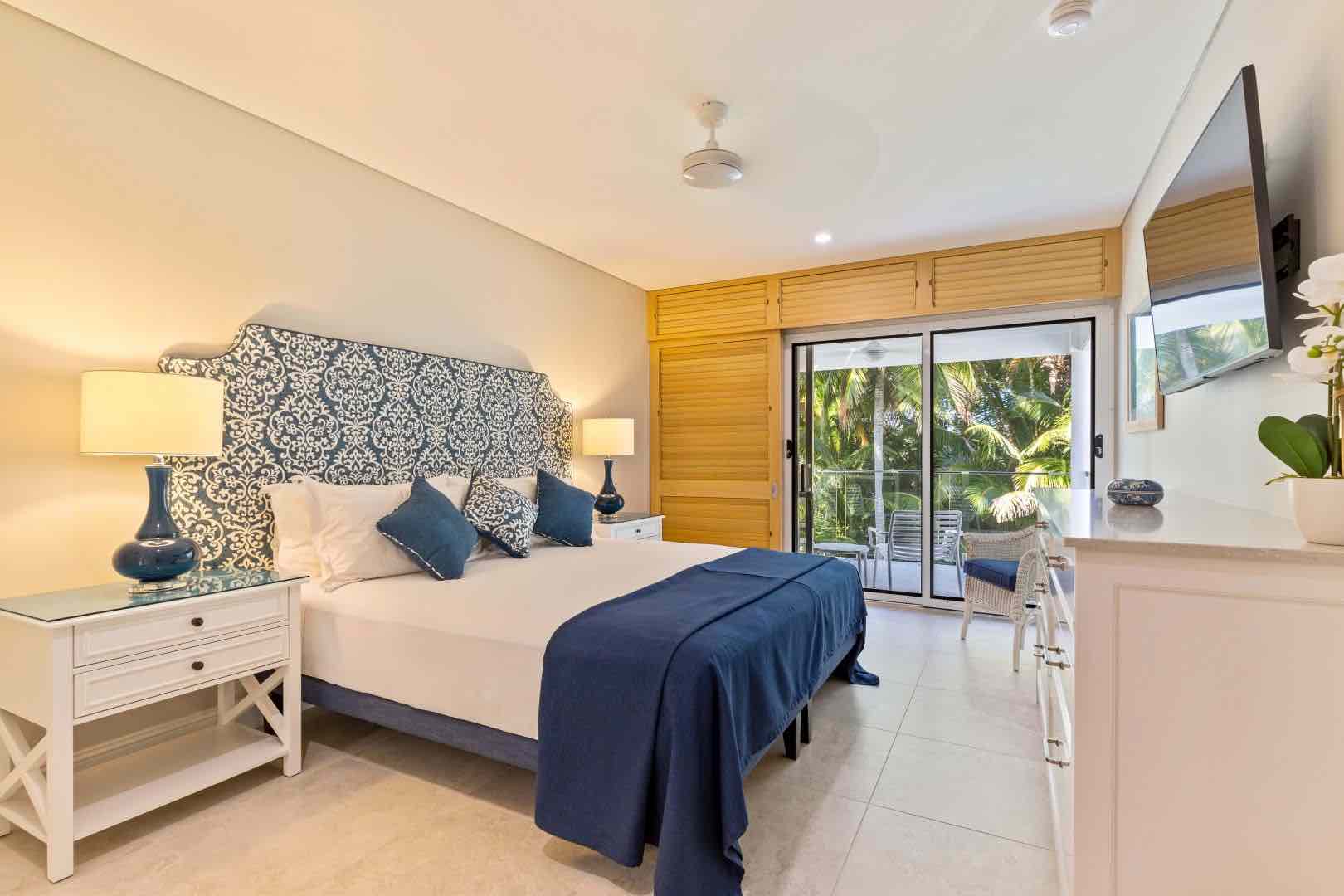 004 Executive Retreats Private Executive Villa Port Douglas Master Bedroom