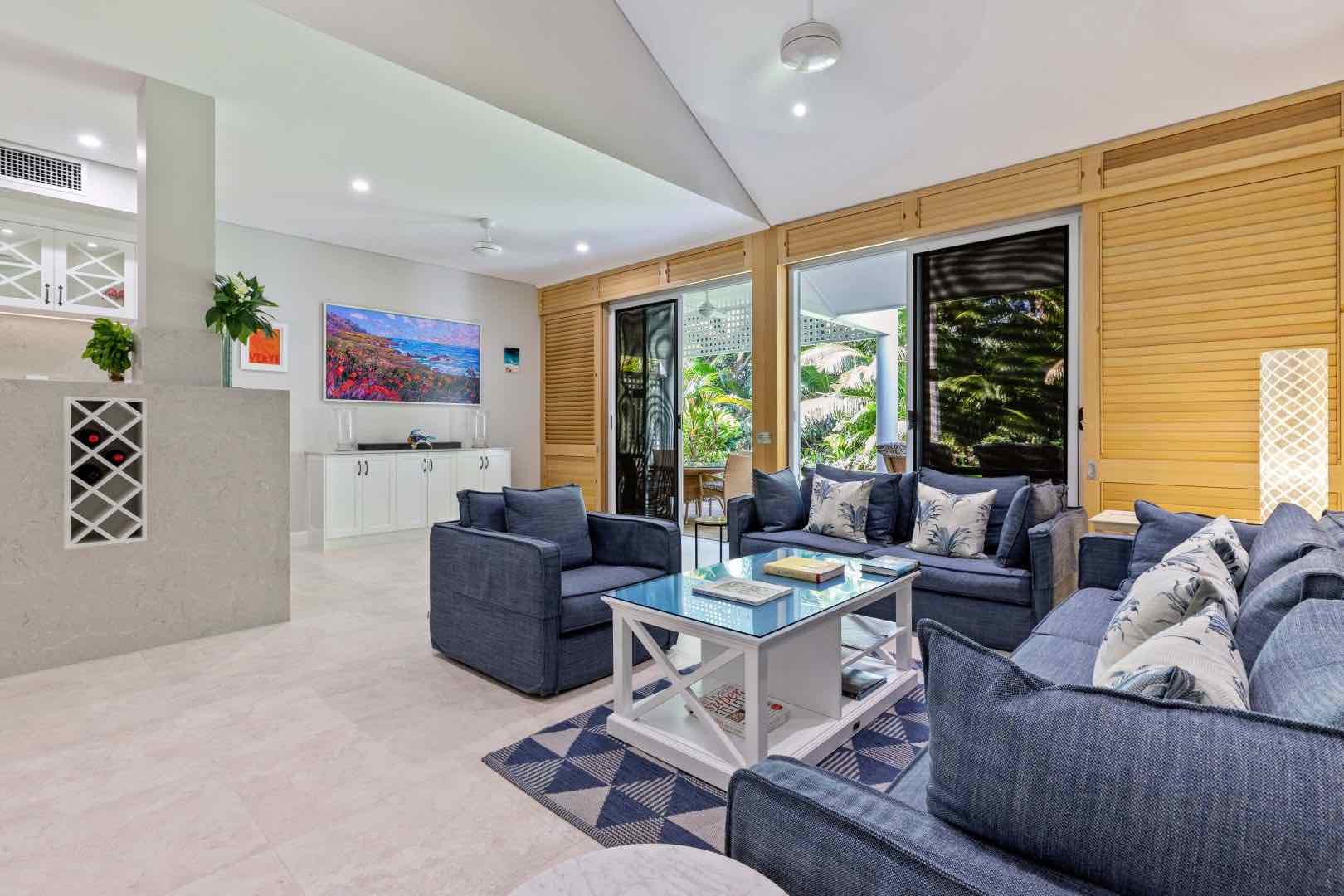 006 Executive Retreats Private Executive Villa Port Douglas Living