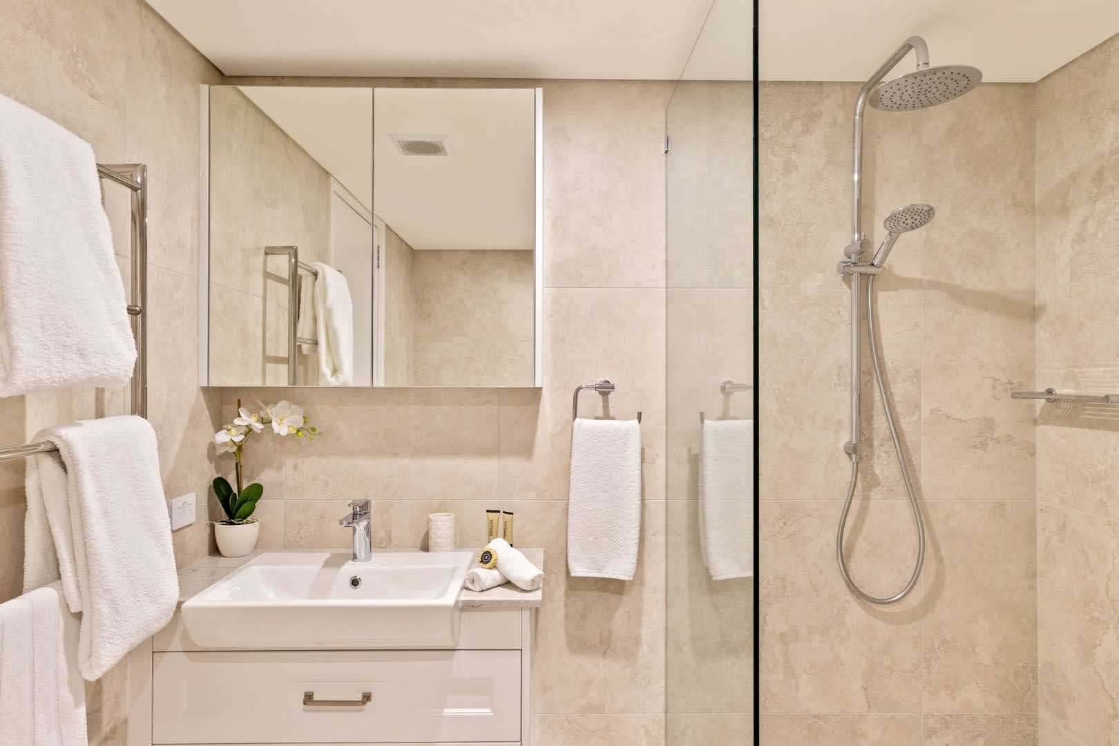 009 Executive Retreats Private Executive Villa Port Douglas Bathroom