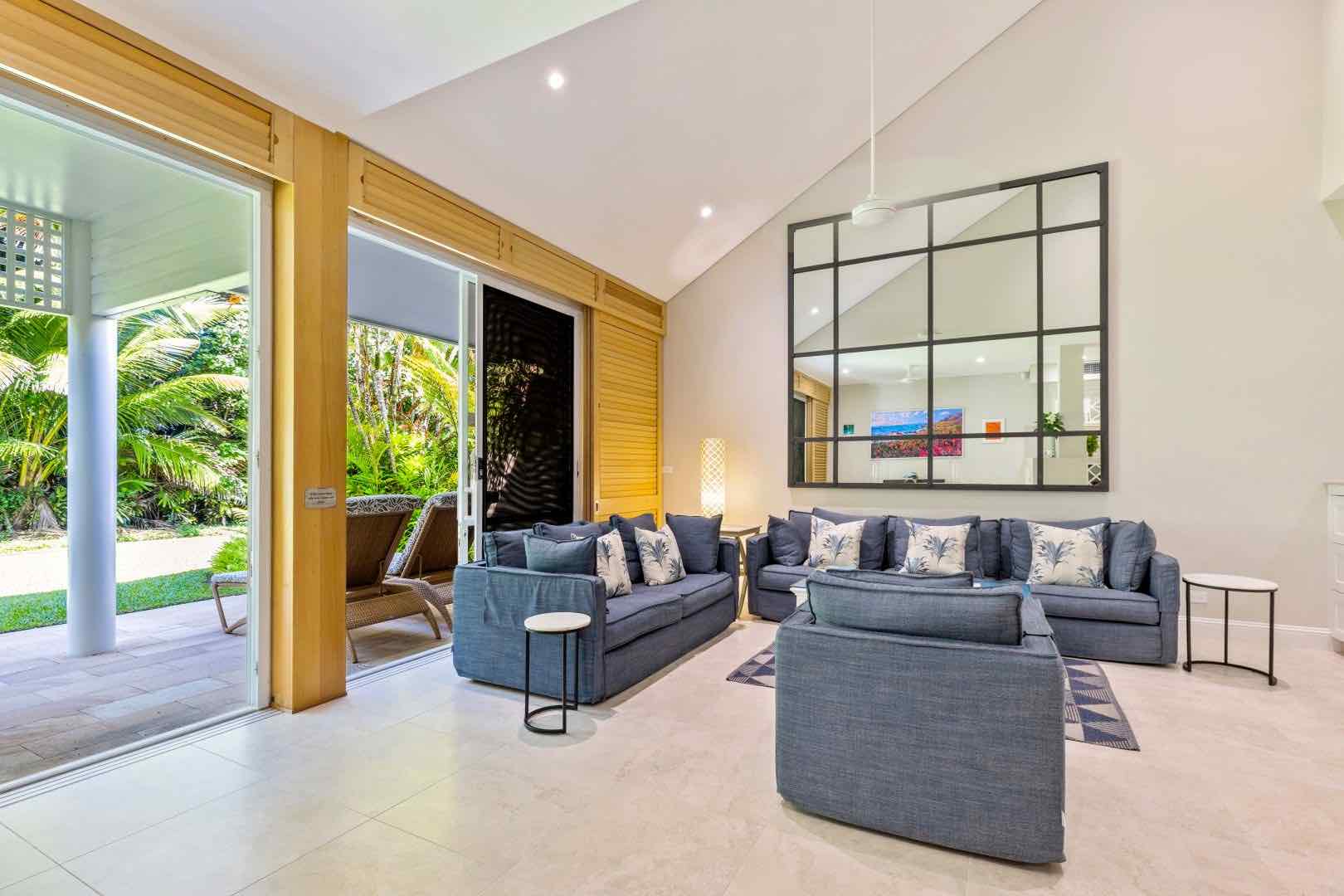 010 Executive Retreats Private Executive Villa Port Douglas Living