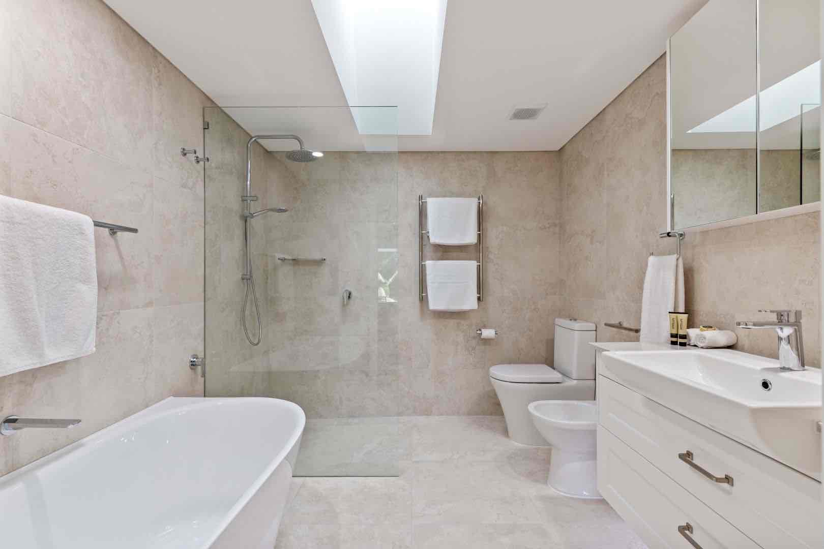 019 Executive Retreats Private Executive Villa Port Douglas Master Bathroom