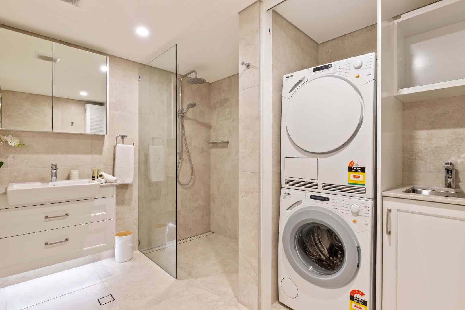 020 Executive Retreats Private Executive Villa Port Douglas Laundry