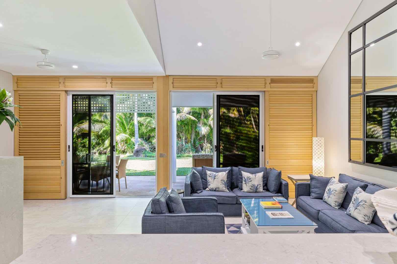 022 Executive Retreats Private Executive Villa Port Douglas Living