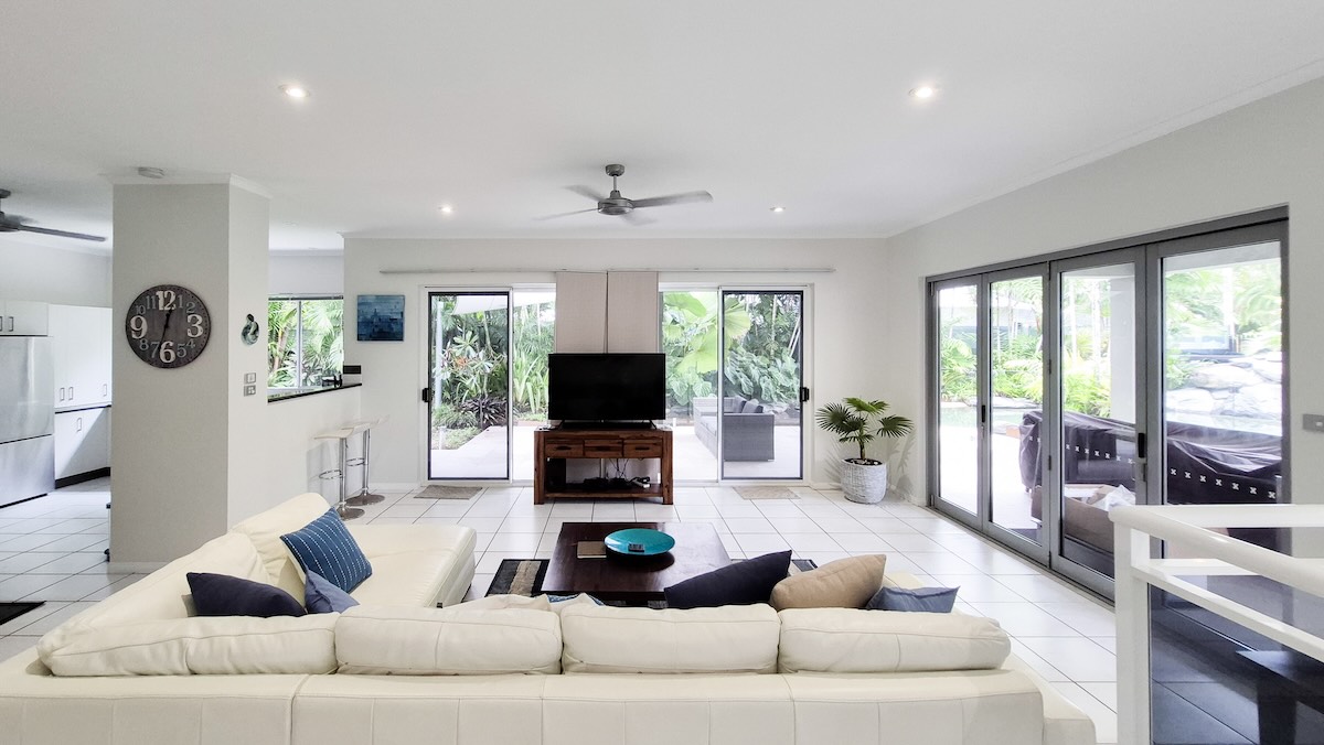 003 Executive Retreats Port Douglas Saltwater Living Area
