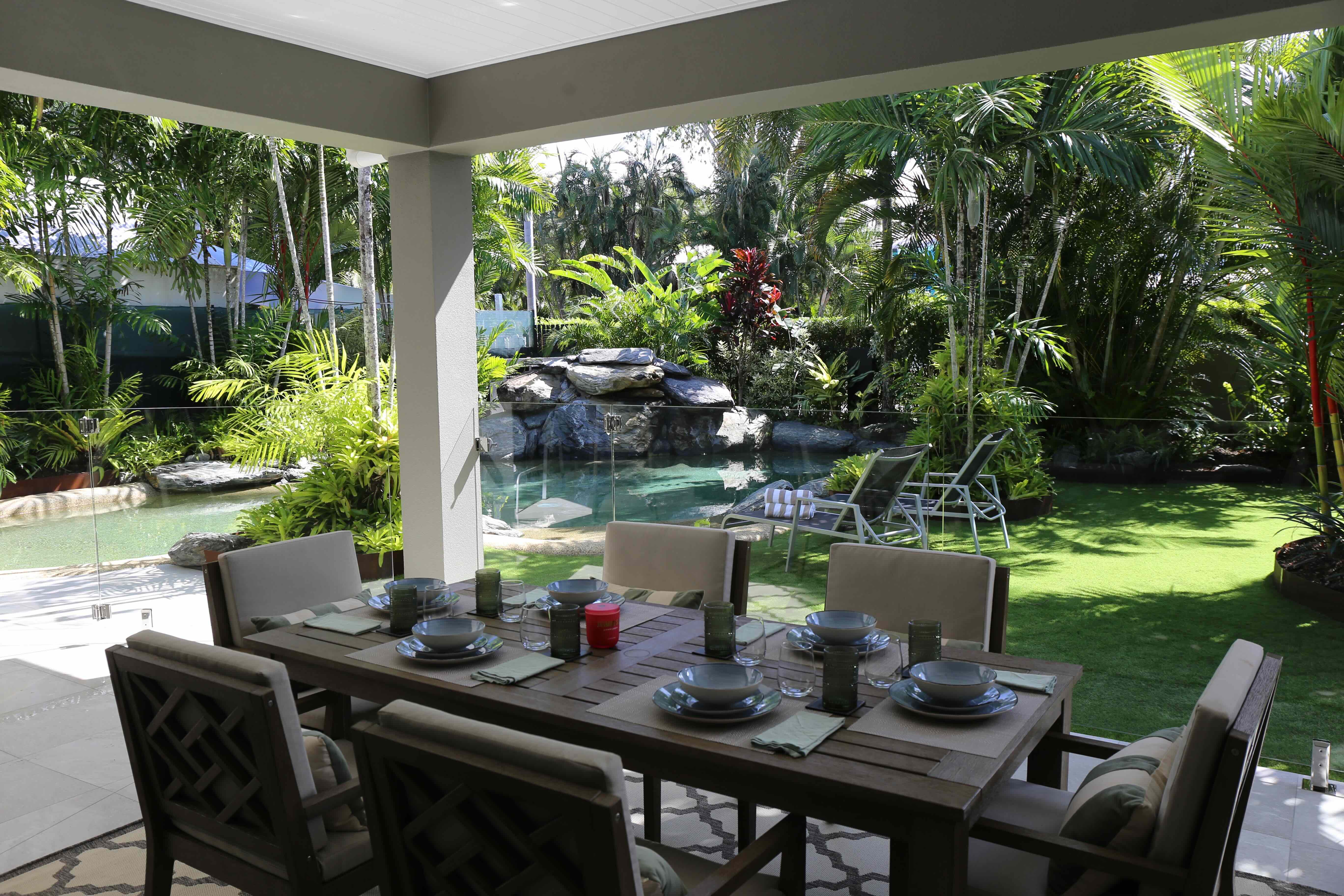010 Executive Retreats Sandwater Outdoor Dining 2.