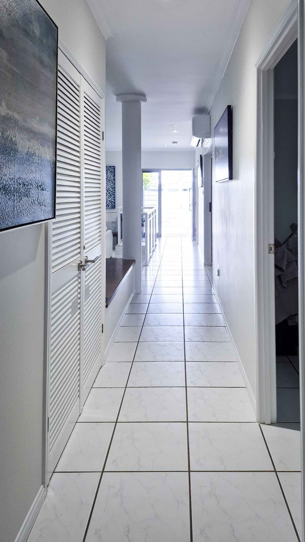 Executive Retreats Port Douglas Saltwater Hallway