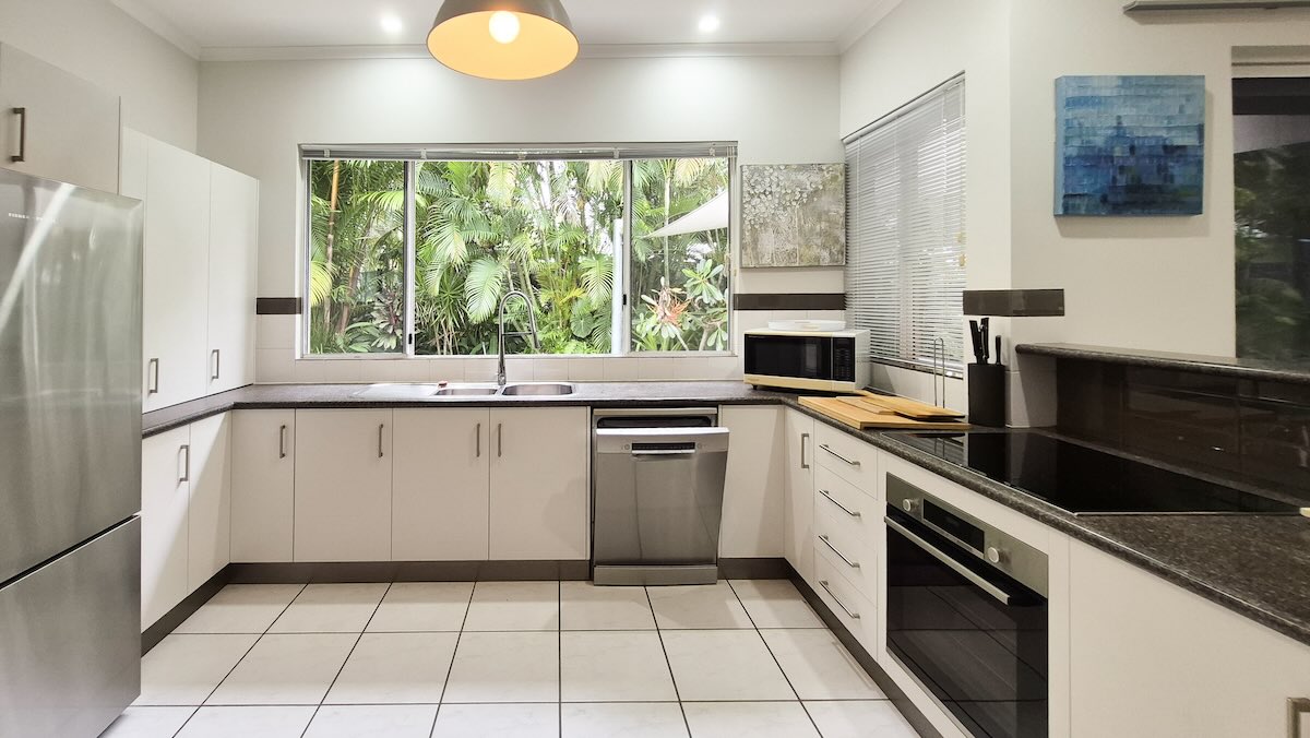 Executive Retreats Port Douglas Saltwater Kitchen