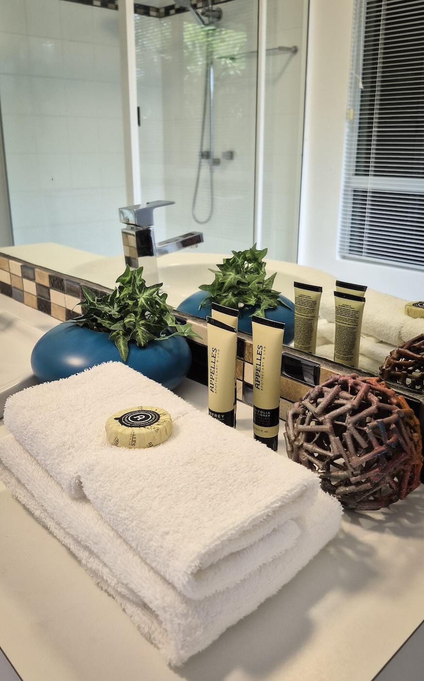 Executive Retreats Port Douglas Sandwater Bathroom Vanity