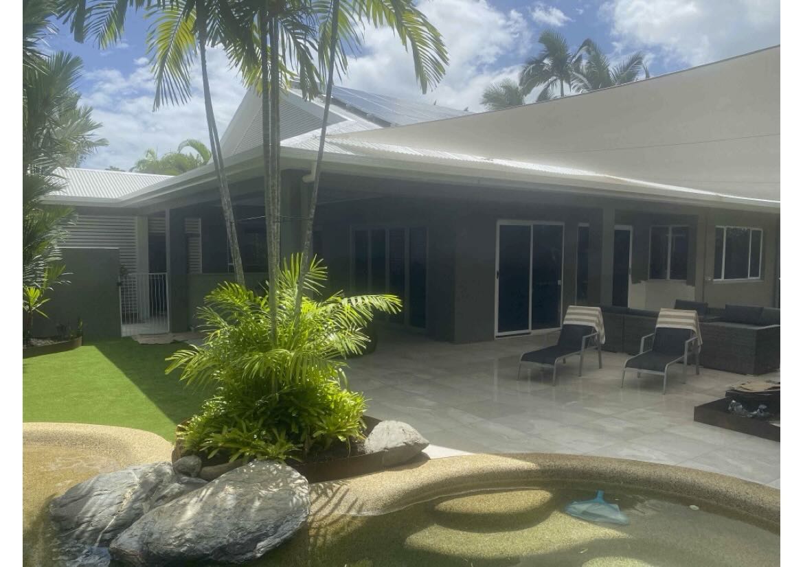 Executive Retreats Port Douglas Sandwater Poolside Sun Lounges
