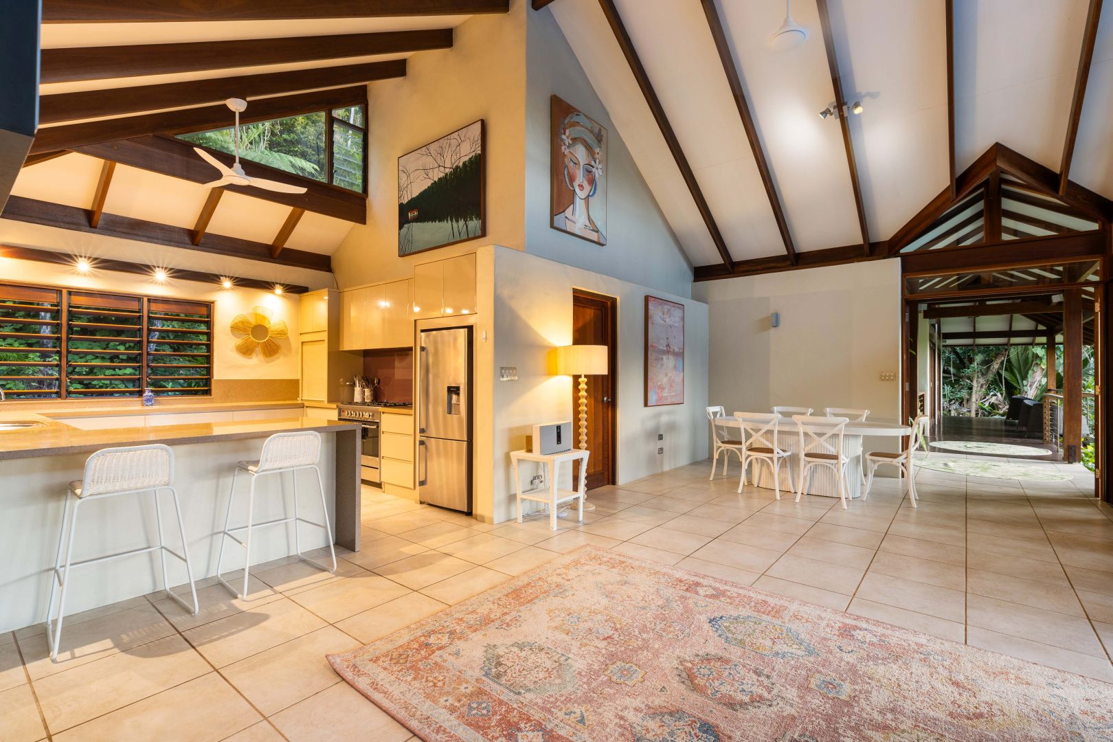 003 Executiveretreats Shambhala Living Dining Kitchen