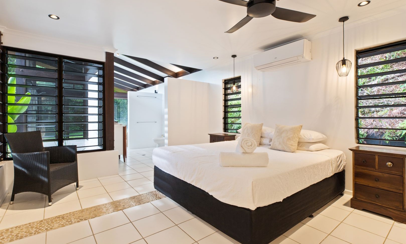 Executive Retreats Shangrila Bedroom Main
