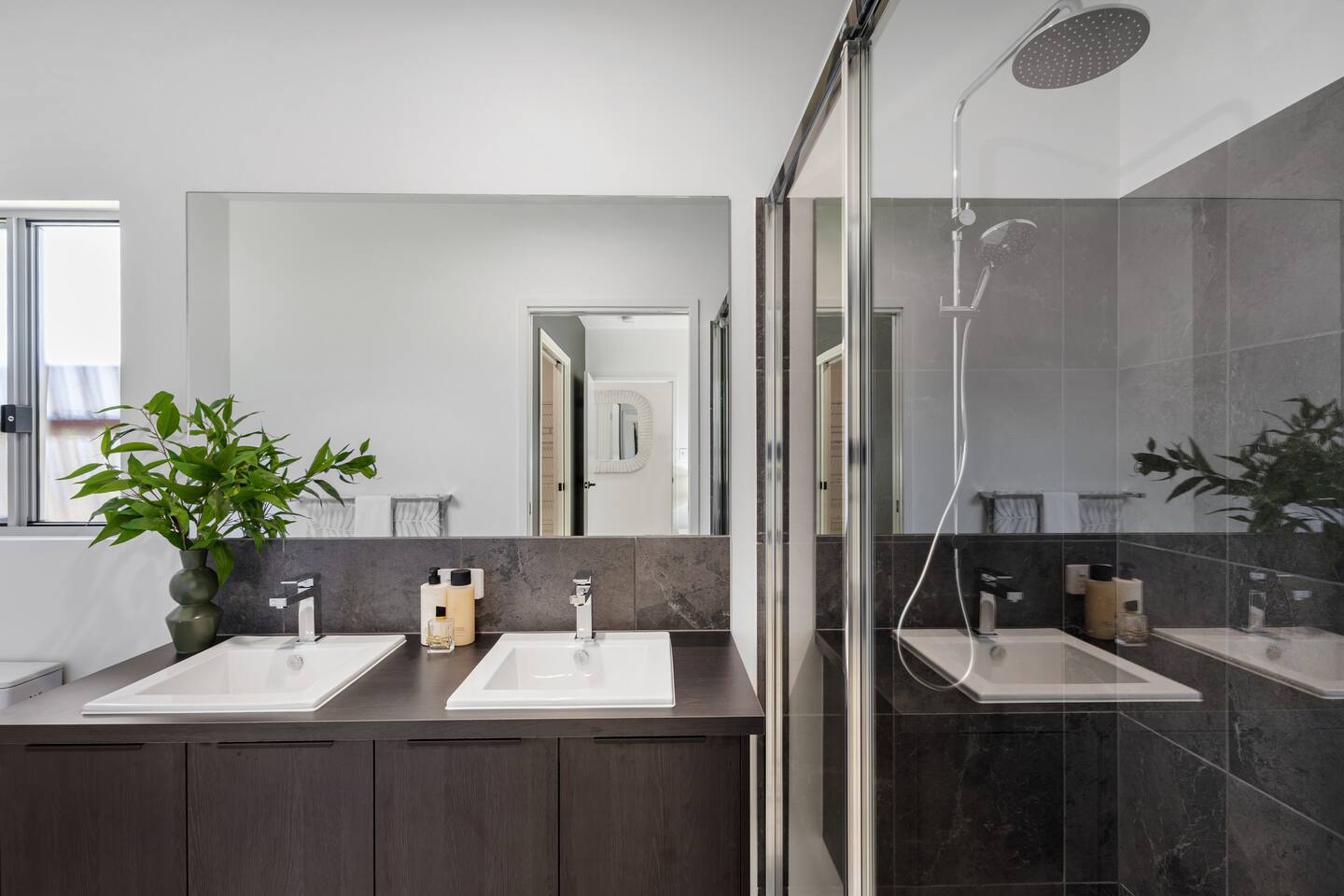 Executive Retreats Villa 1 St Crispins Bathroom.