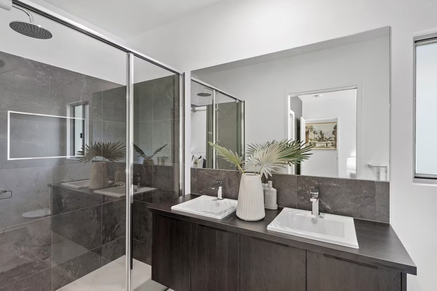 Executive Retreats Villa 2 St Crispins Bathroom.