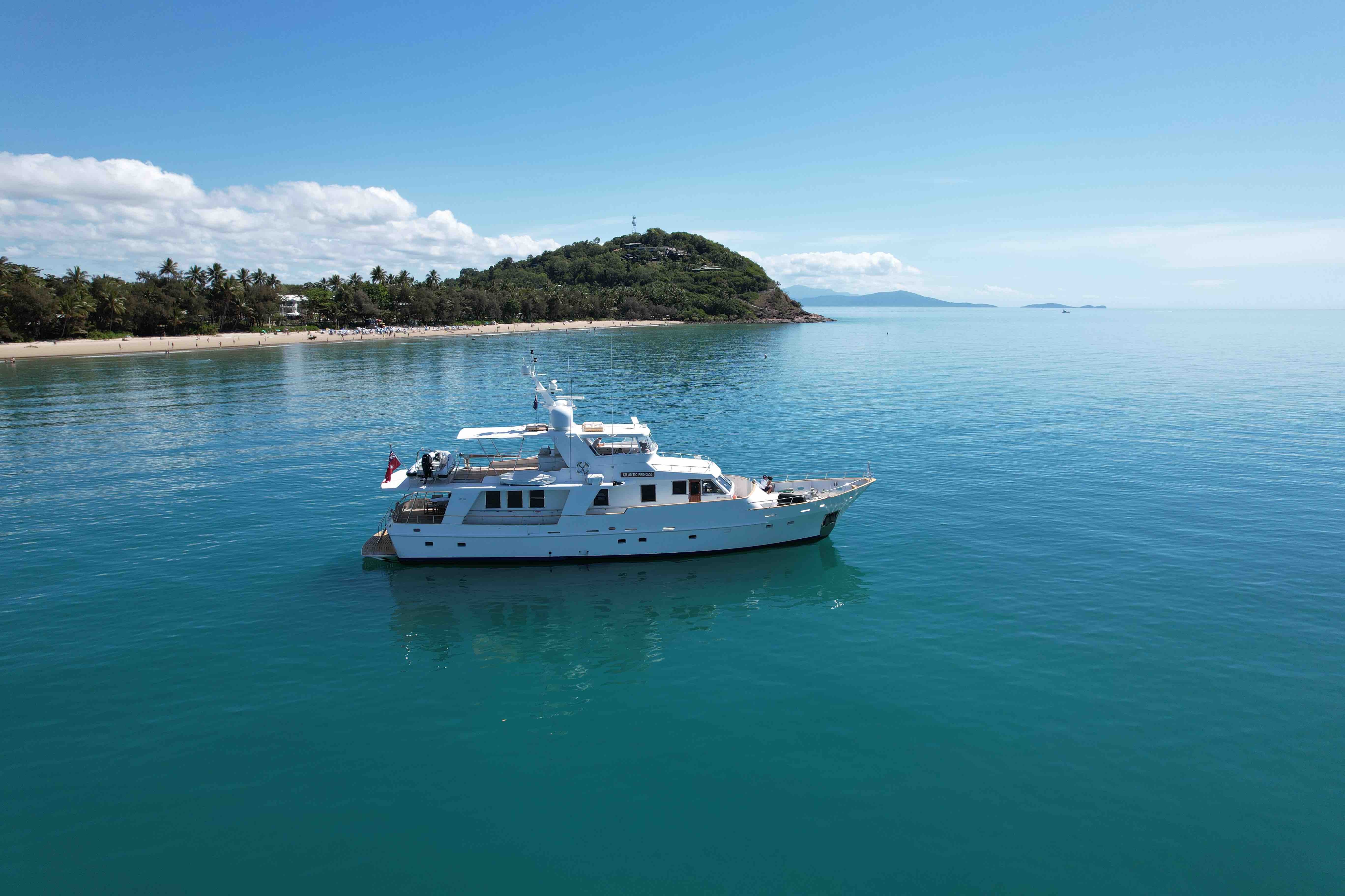 86-Foot Superyacht